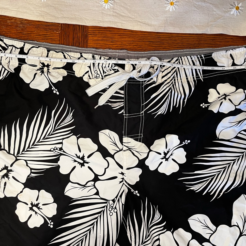 Arizona Jean Company Black and White Swim Trunks